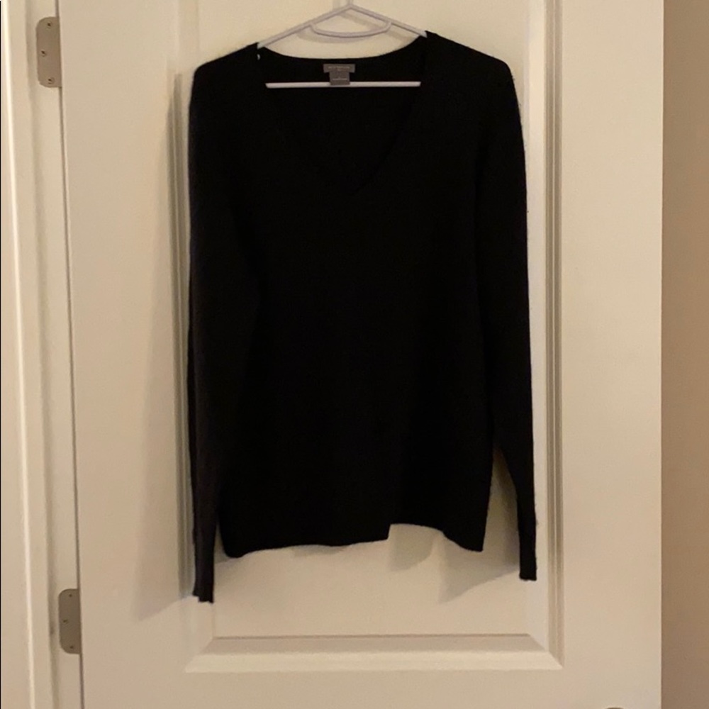 Ann Taylor black cashmere v neck L